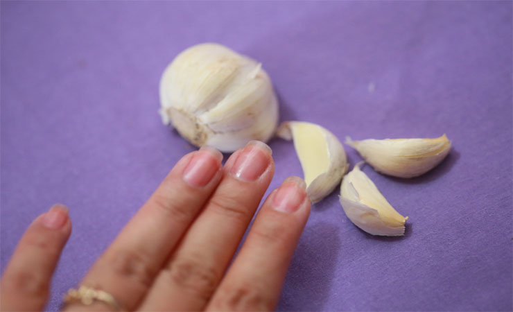Rub some garlic for nail growth