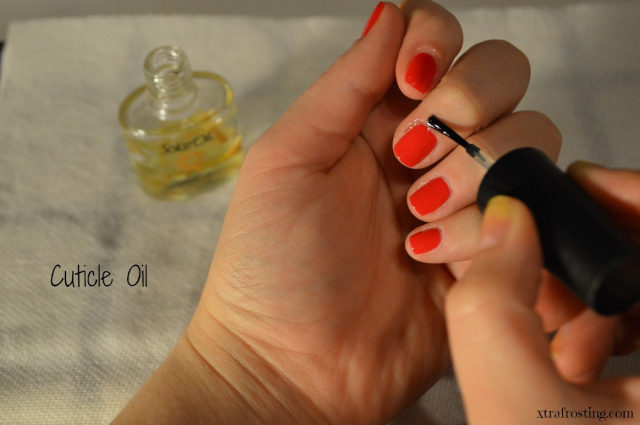 Applying cuticle oil