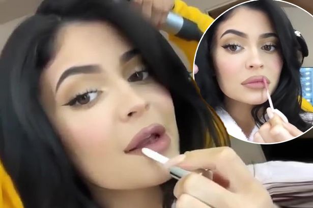 Kylie Jenner fake lips with makeup