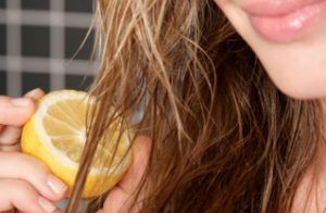 How to Naturally Lighten Hair With Lemon Juice
