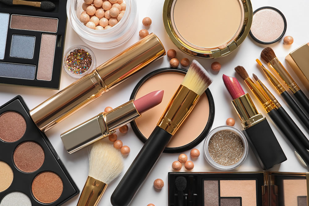 Beauty Essentials to Pack for Your Next Holiday